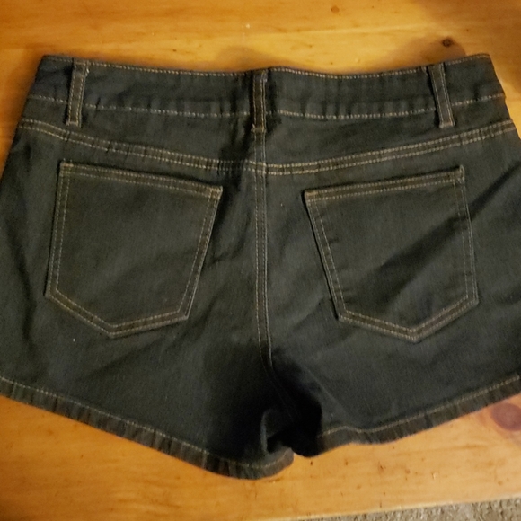 Shorts - Picture 2 of 2